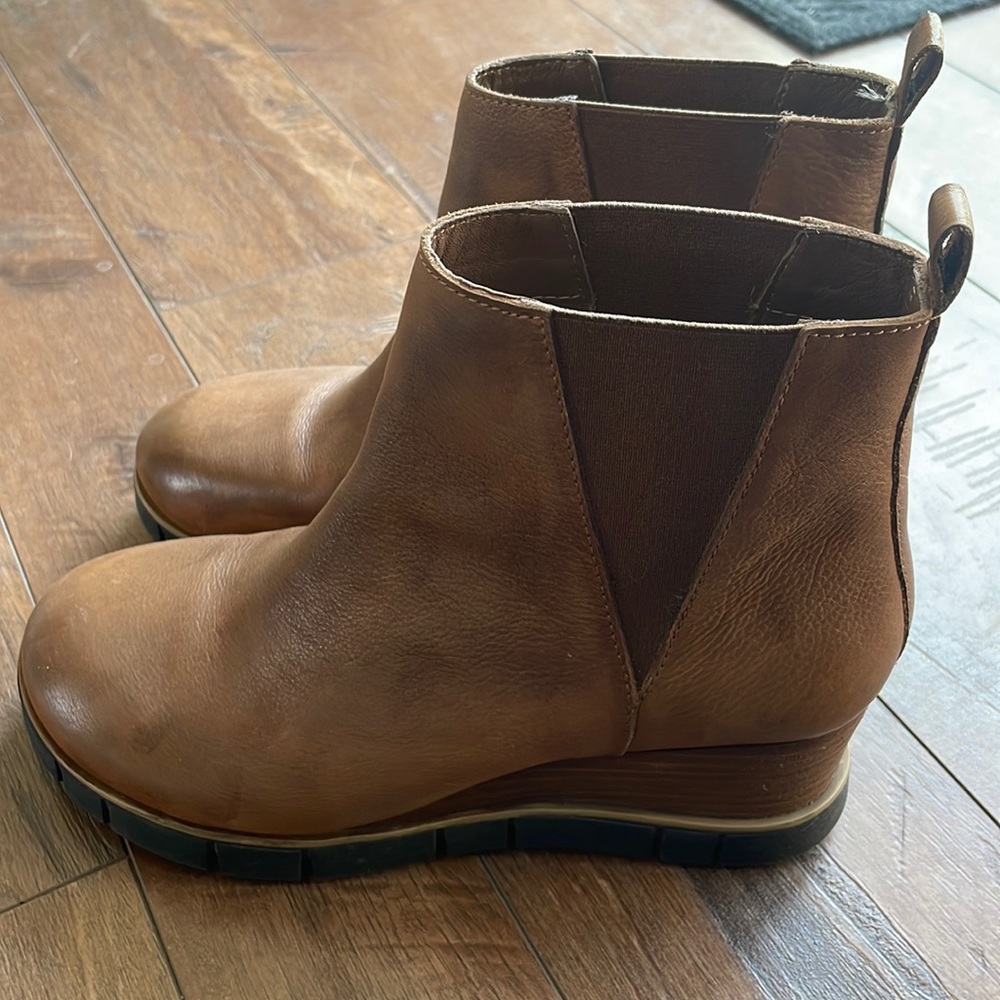 Diba True brown leather wedge ankle booties size 9.5